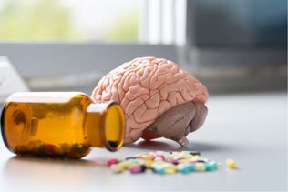 Which vitamins does the brain need